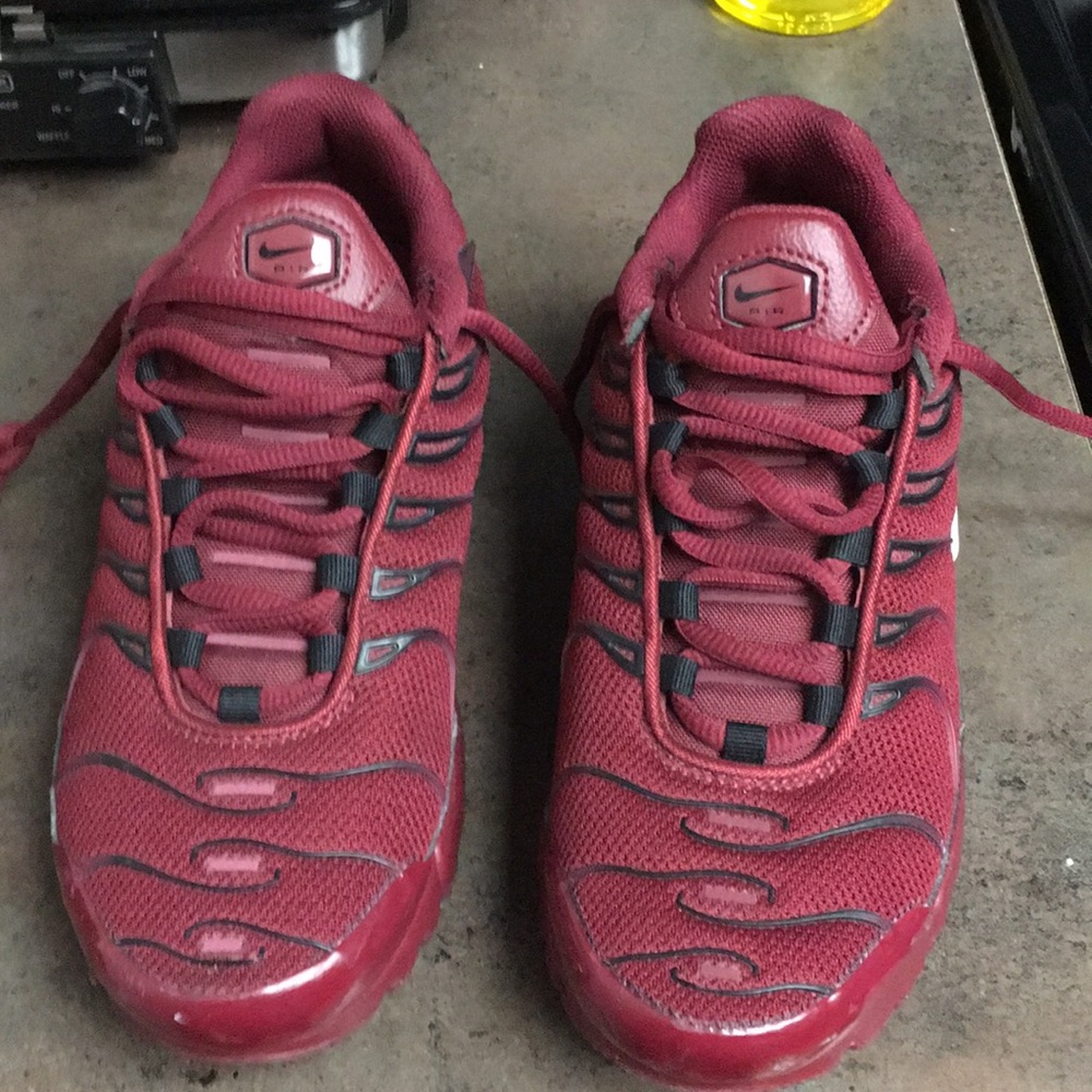 Women size 6 air max plus